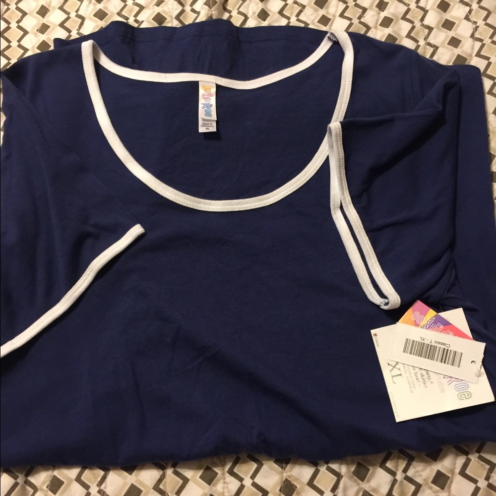 Lularoe Xl navy classic tee.